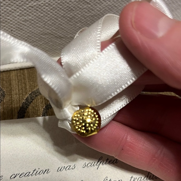 Porcelain Capodimonte Hand Painted Rose - Picture 10 of 11